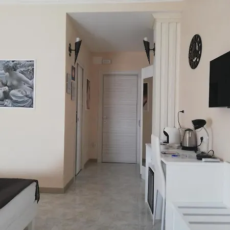 לינה וארוחת בוקר Olympus 4*