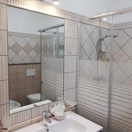 Olympus לינה וארוחת בוקר 4*